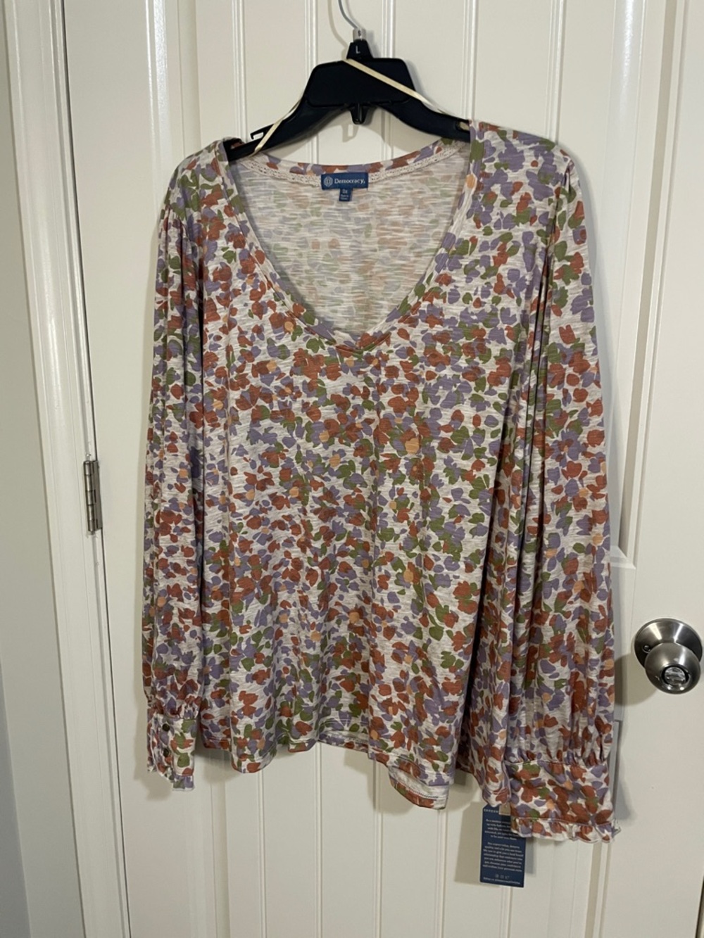 Democracy Women's Floral V-Neck Long Sleeve Top in Multi - Picture 3 of 5